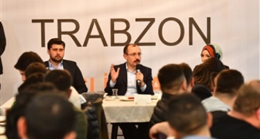 Ticaret Bakanı Muş, Trabzonda Gençlerle Sahurda Bir Araya Geldi