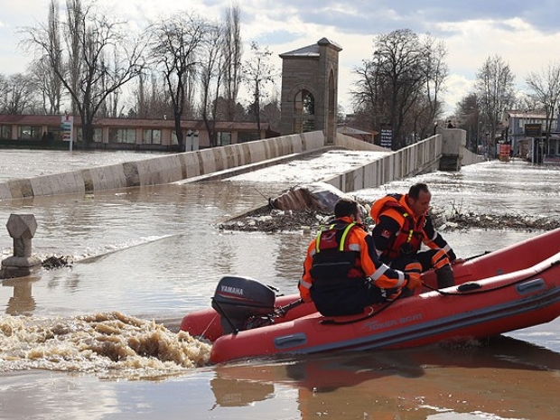 Edirne Taşkında mahsur kalanlar botlarla kurtarıldı