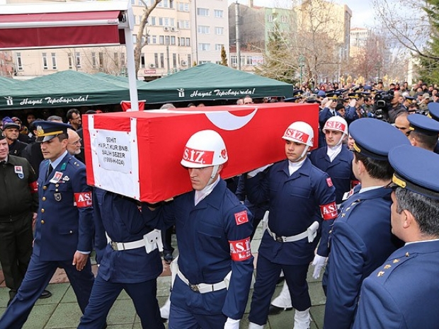 Şehit pilotlar son yolculuklarına uğurlandı