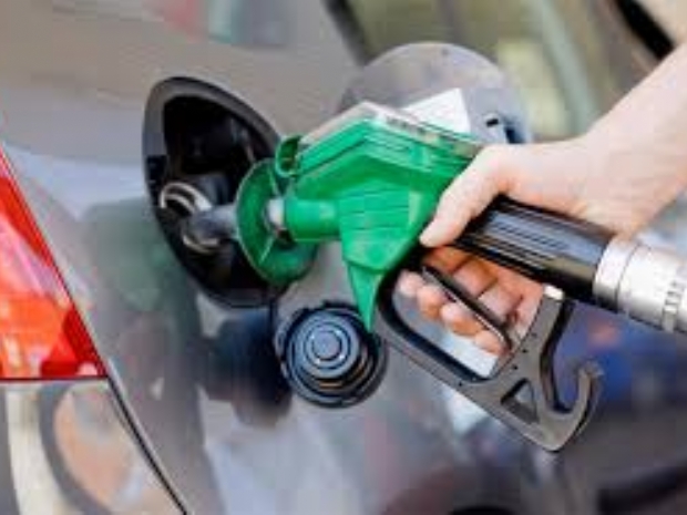 Benzine 6 kuruş indirim geldi.