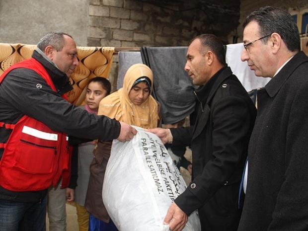 Kızılay'dan Irak'taki sığınmacılara yardım
