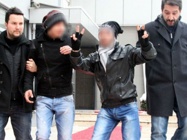 Metro otomatlarından 15 bin liralık soygun yaptılar