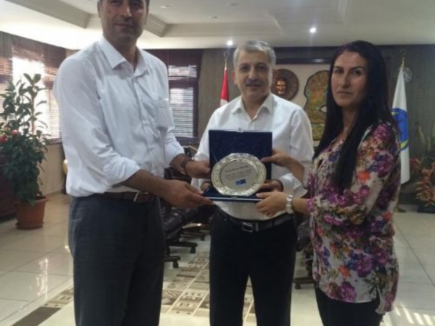 Salmandan Eşbaşkanlara plaket