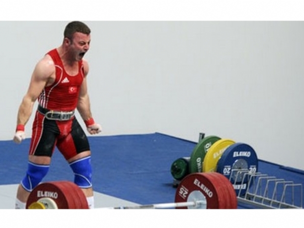 Semih Yagci dan duble altin