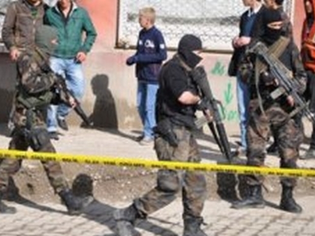 Hakkari de iki uzman çavusa saldiri 