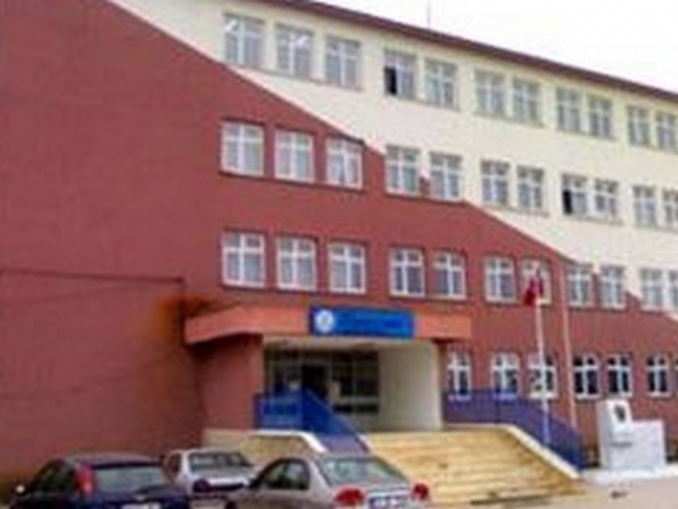 Kitapçik ve cevap kagidi sinav salonunda unutuldu!