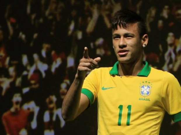 Neymar Barcelona'ya imzayı atıyor