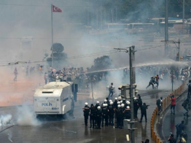 Tekin'in de aralarında bulunduğu gruba müdahale