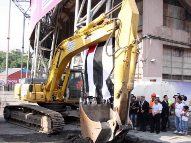 İnönü Stadı'nın yıkımına başlandı