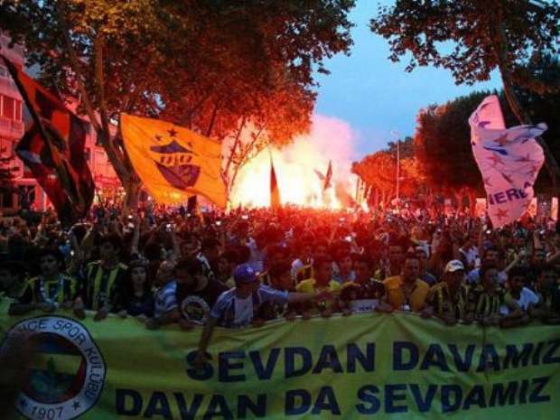 UEFA'yı protesto ettiler