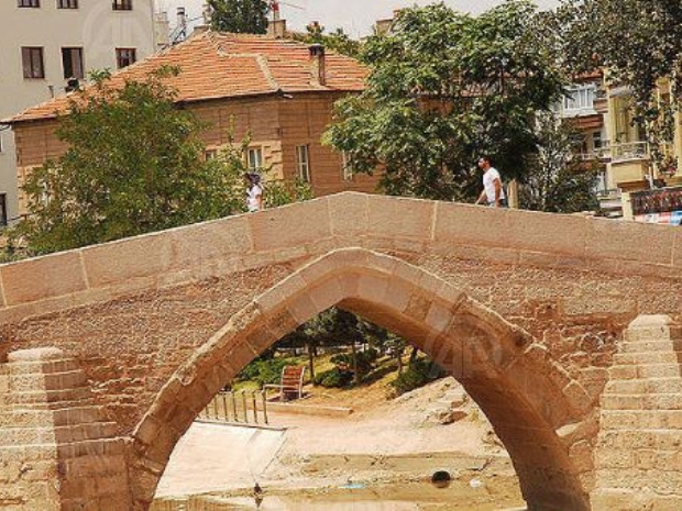 800 yıllık köprüler restore edildi