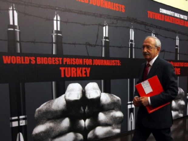 Gazetecileri özgür bırakın