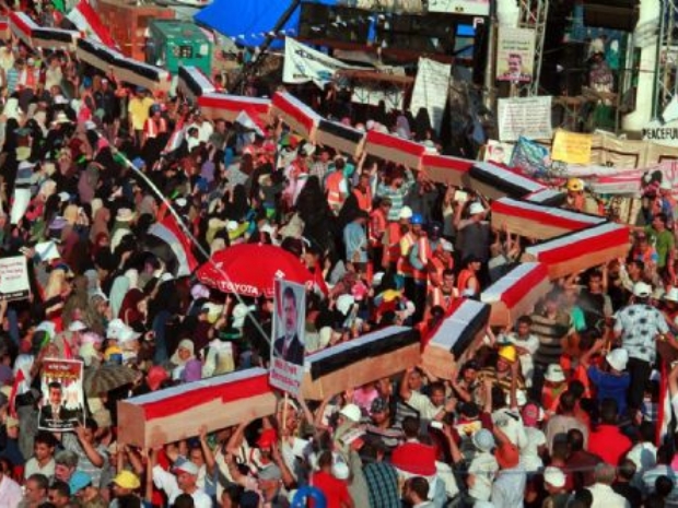 Sisi aralıklarla katliam yapabilir