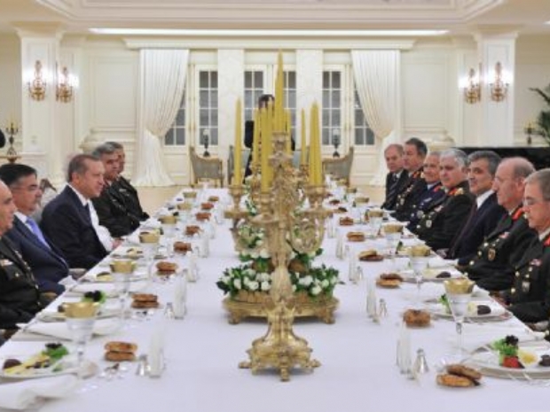 Gül'den YAŞ üyelerine iftar