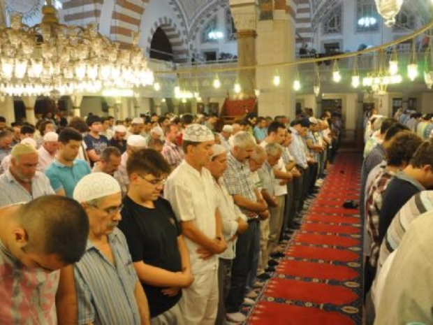 Son teravih namazı kılındı