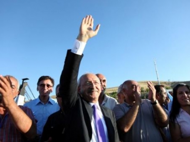 Kılıçdaroğlu'ndan kabristan ziyareti