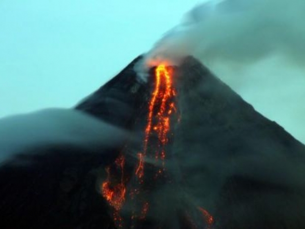 Etna Yanardağı harekete geçti