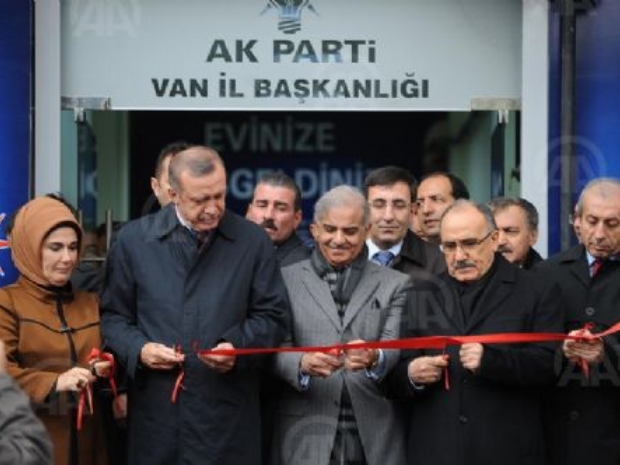 Milletin hizmetkarıyız, efendisi değiliz