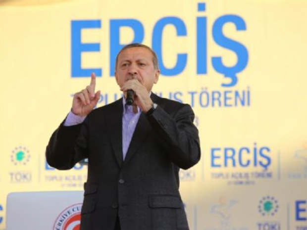 O da ekmeğini kazanıyor