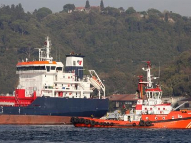 Arıza yapan tanker kurtarıldı
