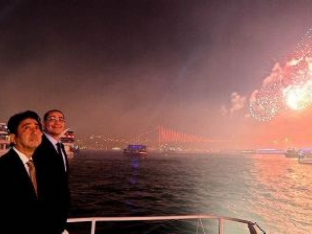 Başbakanlar Boğaz'daki gösteriyi izledi