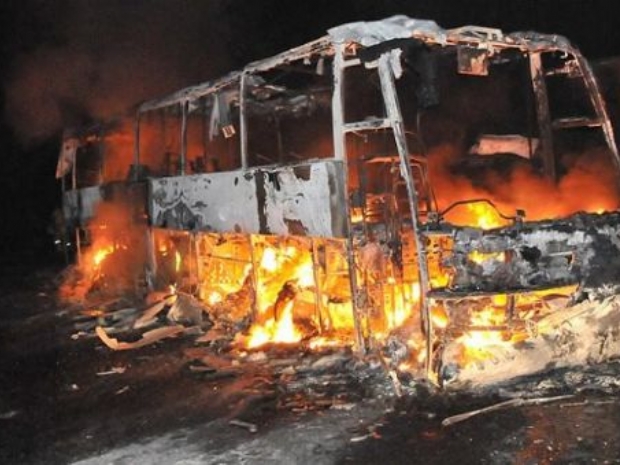 Hindistan'da otobüs yandı