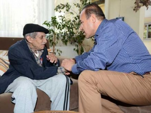 Hüseyin Sözlü, Babalar Günü'nde Huzurevi Sakinlerini Unutmadı