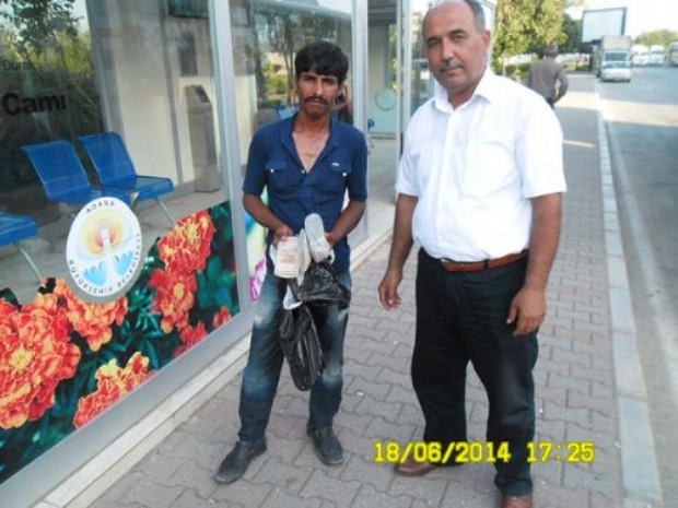 Bir Poşet Dolusu Para Sahibine Teslim Edildi