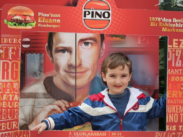 Festivalde çocuklar Pino ile eğlendi
