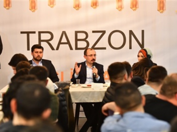 Ticaret Bakanı Muş, Trabzonda Gençlerle Sahurda Bir Araya Geldi